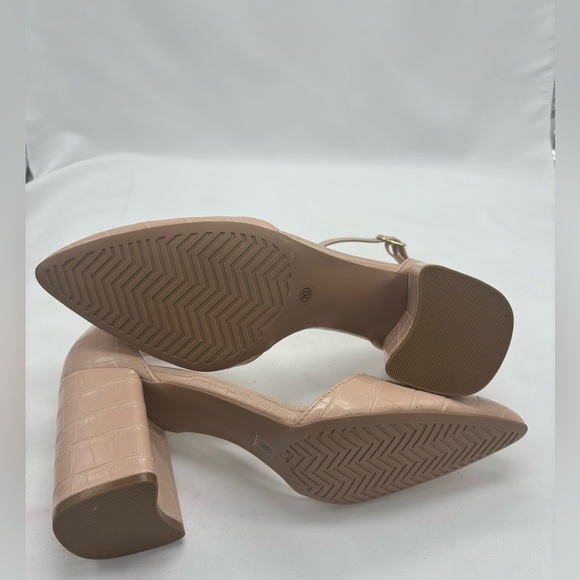 NWOT Lulu's pointed tow heels color cream size 10 - Picture 8 of 8